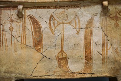 Minoisk kiste larnax dekoreret med indvielseshorn af Minoan