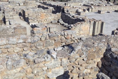Minoisk arkæologisk sted Phaistos. Nordøstkompleks. Disse rum blev brugt til at opbevare værdifulde rituelle kar. Den berømte "" Phaistos-skive"" med hieroglyfisk skrift blev fundet her med andre lertavler indskrevet i lineær A. Der er også Potter af Minoan