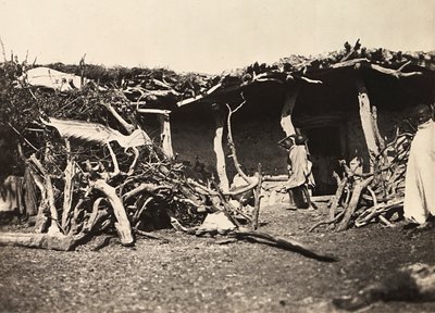 Bygning af et imperium i den fascistiske tidsalder: Abyssinian hytte, 09/05/1936 (s/h foto) af Modestino Baldinetti