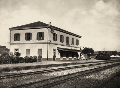 Bygning af et imperium i den fascistiske tidsalder: Asmara banegård, 09/05/1936 (s/h foto) af Modestino Baldinetti