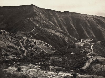 Opbygning af et imperium i den fascistiske tidsalder: vejen på Massaua-Asmara bakkerne, 09/05/1936 (s/h foto) af Modestino Baldinetti