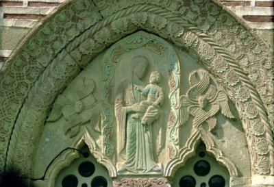 Madonna og barn, vinduesdetalje af kirken, bygget 1413-17 (sten) af Morava School