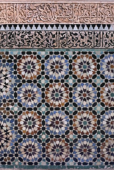 Væg til hovedgården, detalje, bygget af saadierne i 1565 (zellij teglværk og stuk) af Moroccan School