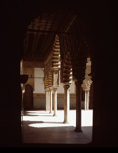 Art mudejar: udsigt over Damernes Hof (Patio de las Doncellas) af Mudejar School