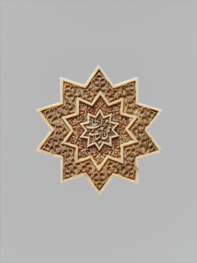 Stjerneformet plakette, Iran, første halvdel af 1500-tallet. af Muhammad Talib Gilani