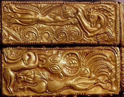 Mykensk kunst: "" løve jager hjorte i en skov""" detalje af en trækassette dækket med guldblade fra grav V, Mykene. 16. århundrede f.Kr. Athen, det nationale arkæologiske museum af Mycenaean