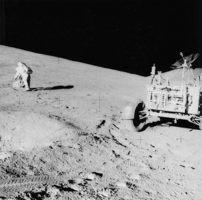 Astronaut David Scott født 1932 på skråningen af Hadley Delta under Apollo 15, 1971. af NASA Images