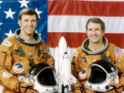 Astronauterne Joe Engle og Richard Truly, anden rumfærgeflyvning, november 1981. af NASA Images