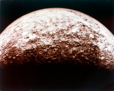 Overfladen af planeten Merkur. af NASA Images