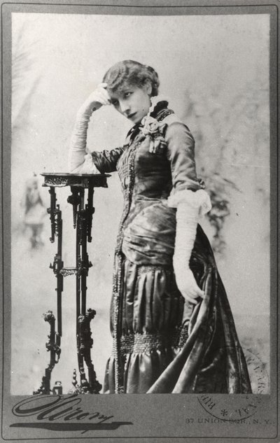 Portræt af Sarah Bernhardt (1844-1923) taget i USA (s/h foto) af Napoleon Sarony