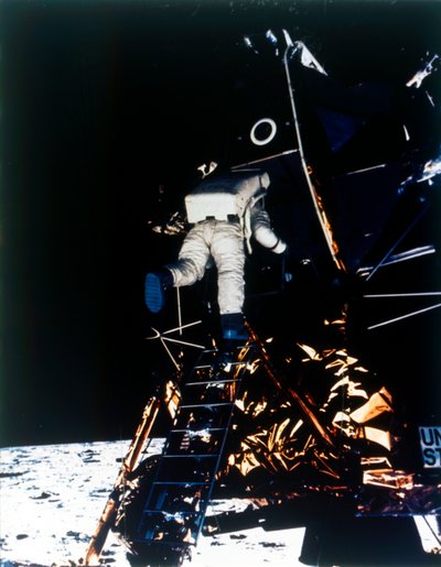 Buzz Aldrin nedstammer fra Lunar Module, Apollo II mission, juli 1969. af Neil Armstrong