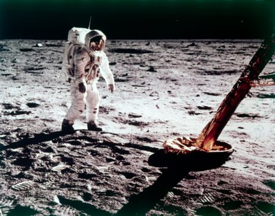 Buzz Aldrin nær benet af Lunar Module on the Moon, Apollo 11 mission, juli 1969. af Neil Armstrong