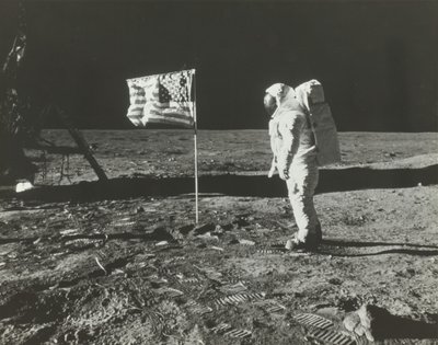 Buzz Aldrin på månen med det amerikanske flag, 1969. af Neil Armstrong