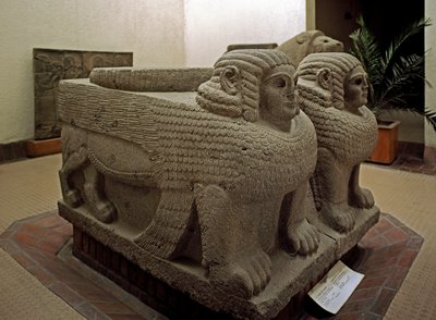 Art neo hittite: bund af søjle i basalt dekoreret af sfinx. fra stedet for Samal (nuværende Sam