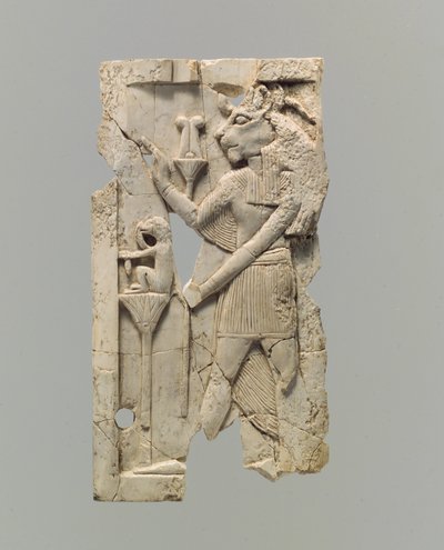 Møbelplade udskåret i relief med løvehovedet figur, ca. 8.–7. århundrede f.v.t. (elfenben) af Neo Assyrian