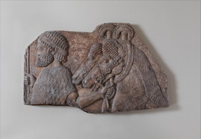 Udenlandsk brudgom i et biflodoptog, ca. 721-05 f.Kr. (gipsalabast) af Neo Assyrian Neo Assyrian