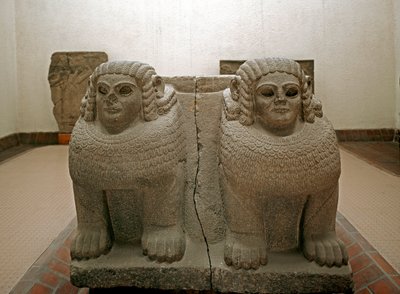 Art neo hittite: bund af søjle i basalt dekoreret af sfinx. fra stedet for Samal (nuværende Sam