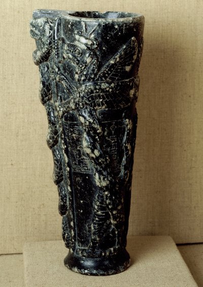 Sumerisk civilisation: prins Gudeas drikkevase af steatit (2141-2122 f.Kr.). Det er dekoreret med drager og slanger. Svag. 23 cm Paris, Musée du Louvre af Neo Sumerian Neo Sumerian