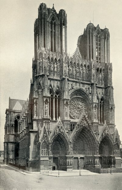 En stor gotisk bygning: Katedralen i Reims, bygget i det 13. og 14. århundrede, c1930. af Neurdein