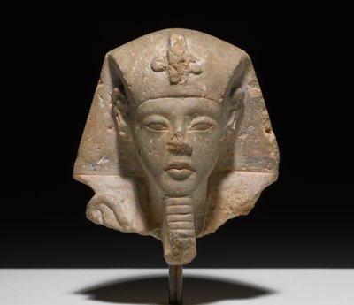 Hoved fra en shabti fra Akhensten, ca. 1352-1336 f.Kr. (kalksten) af New Kingdom Egyptian
