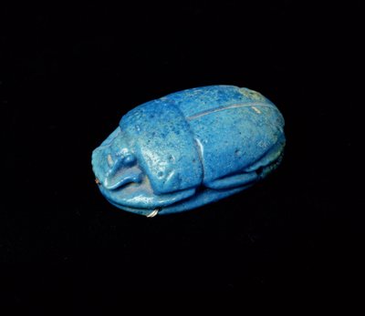 Scarabee fra en mumie, fra Theben (fajance) af New Kingdom Egyptian