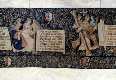 Ophængning af åbenbaringen (1373-1383), engle, der bærer lidenskabens instrumenter. Tapestry af Nicolas Bataille (1330-1405) af Nicolas Bataille