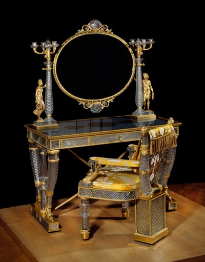 Bord- og toiletstol af hertuginden af Berry (Marie Caroline Ferdinande Louise de Bourbon, prinsesse af de to Sicilier (Deux Sicilies) (1798-1870). Krystal, gylden bronze og eglomise glas. Møbler fremstillet af Nicolas Henri Jacob (1782-1871) ) af Nicolas Henri Jacob