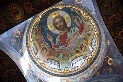 Christ Pantocrator under den centrale kuppel af Frelserens Kirke af Spildt Blod i St. Peters af Nikolai Nikolayevich Harlamov