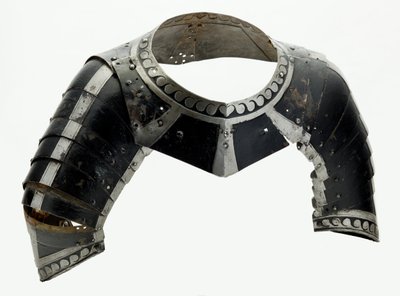 Almain Collar, ca. 1580 (lakeret stål med moderne læder) af North German School