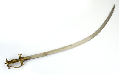 Talwar sabel med indo-muslimsk hilt af panjabi-type, klinge muligvis 1700-tallet, greb fra 1800-tallet (stål, russet jern, guld-falsk-damaskerende) af North Indian School