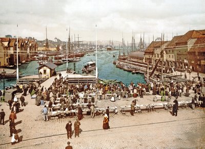 Fisketorget, Bergen, værtshus. ca. 1900 af Norwegian Photographer