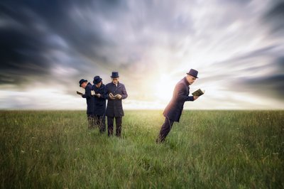 Surrealistiske læsende mænd af Nuno Araujo