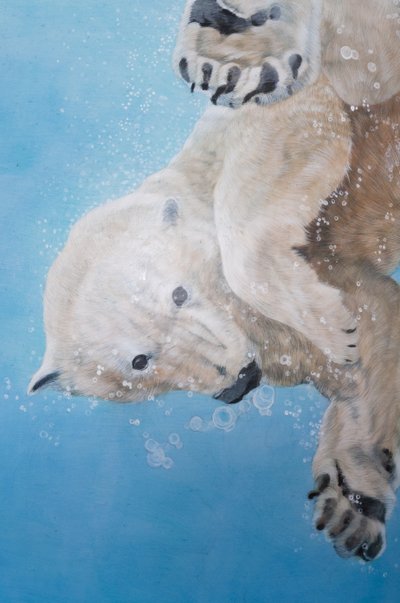 Isbjørneballet, detalje, 2012 (akryl på glasfiberskulptureret æg) af Odile Kidd
