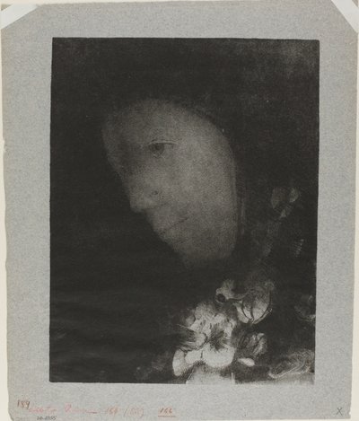 Hoved af kvinde med korsage af blomster af Odilon Redon