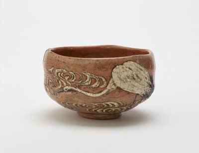 Kenzan stil teskål med design af kran og rindende vand, slutningen af det 19. århundrede (rødt ler, hvid slip, jernpigment under klar blyglasur) af Ogata (style of) Kenzan
