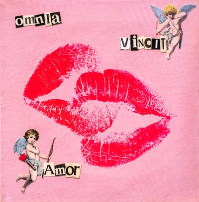 Kiss Omnia Vincit Amor, 2020 (blandede medier på lærred) af Olivia Gozzano