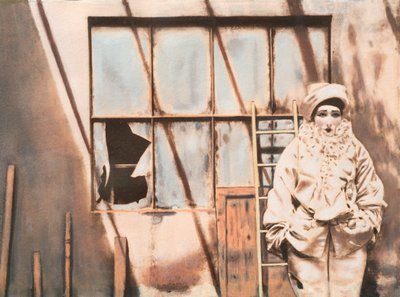 Pierrot, 2022 (cyanotypi og blandede medier) af Olivia Gozzano