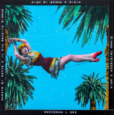 Village Saturday,2021 (blandede medier på lærred) af Olivia Gozzano