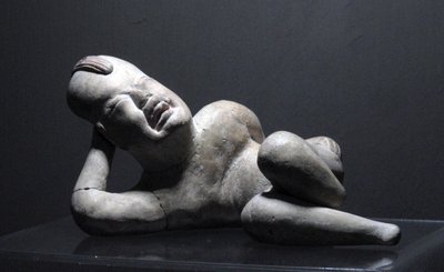 Liggende Olmec baby-ansigtsfigur, Villa Nueva af Olmec