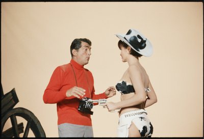 Dean Martin som Matt Helm på sættet 