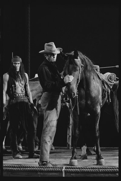 Gregory Peck med hest på settet af 
