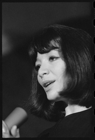 Juliette Greco synger af Orlando Suero