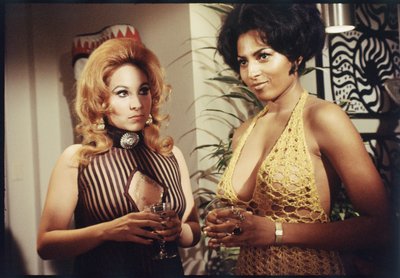 Pam Grier som baggrundsekstra på sættet af 