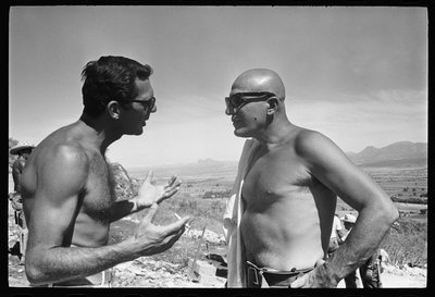 Sydney Pollack og Telly Savalas på sættet af 