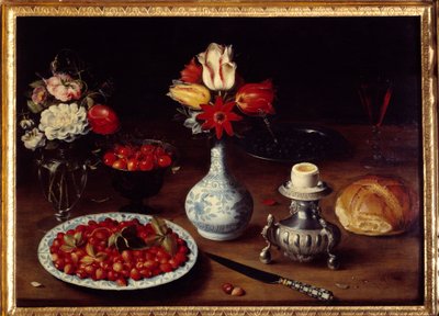 Stilleben med blomstervase Buketter af tulipaner og nelliker med kirsebær, vilde jordbær, kogt æg (æggekop) og brød. Maleri af Osias Beert I ou l