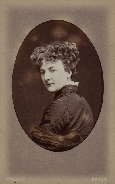 Portræt af Jane Dieulafoy 1851-1916, ca. 1890. af Ostroróg