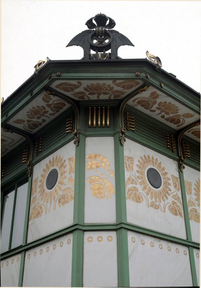 Art Nouveau: udsigt over pavillonen på Karlsplatz metrostation (nu café) lavet af arkitekt Otto Wagner (1841-1918) (Wiensk løsrivelse) 1894-1899 Wien, Østrig af Otto Wagner