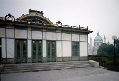 Art Nouveau: udsigt over pavillonen på Karlsplatz metrostation (nu café) lavet af arkitekt Otto Wagner (1841-1918) (Wiensk løsrivelse) 1894-1899 Wien, Østrig af Otto Wagner