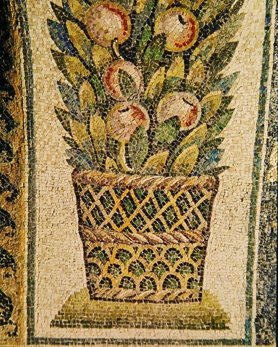En kurv med frugt, ca. 430 e.Kr. (mosaik) af Paleo Christian