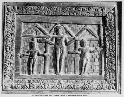 Detalje af korsfæstelsen fra døren, der viser scener fra Det Gamle og Nye Testamente (træ) (s/h foto) af Paleo Christian